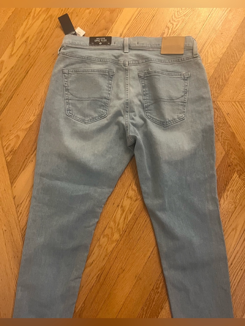 Hollister Epic Flex Athletic Skinny Men’s Jeans Light Wash Blue Size 32/30 NWT’s